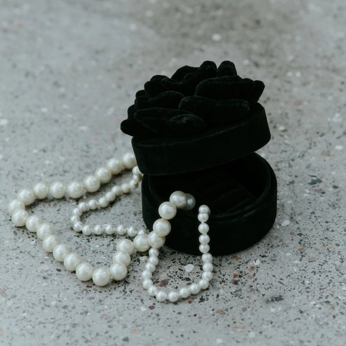 Day Velvet Flower Jewelry Round